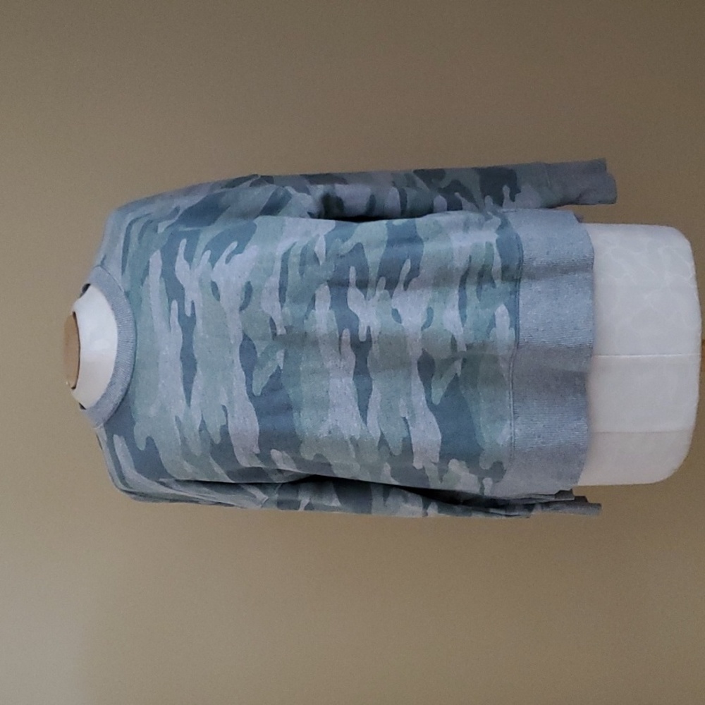 Time and Tru Camo Sweatshirt Size Medium